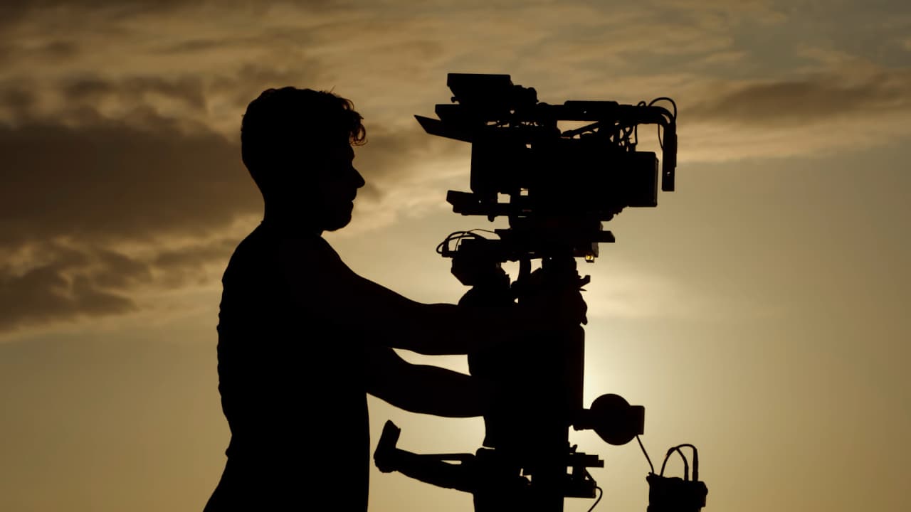 [BTS] GFX ETERNA 55_ James Tonkin x Shortfilm _ETERNAL_ _ FUJIFILM 2-51 screenshot