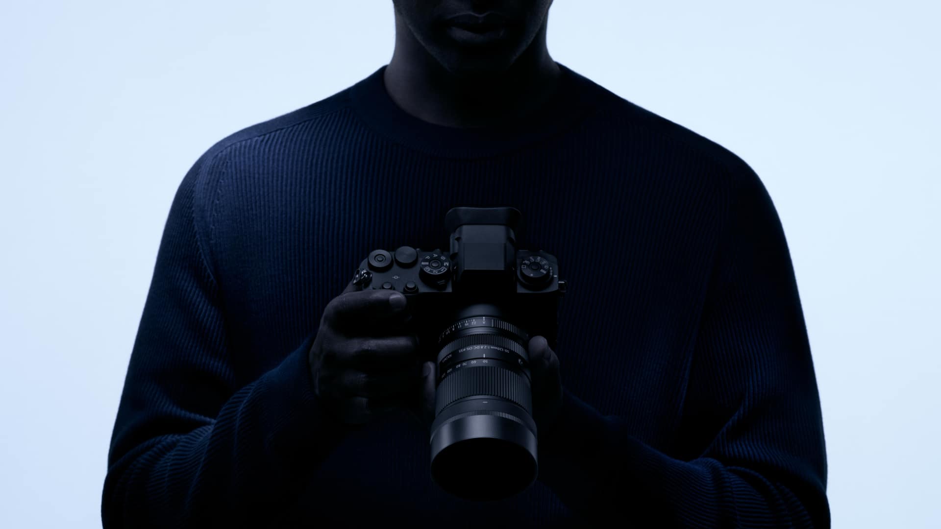 50-120mm F2.8 DC OS lifestyle