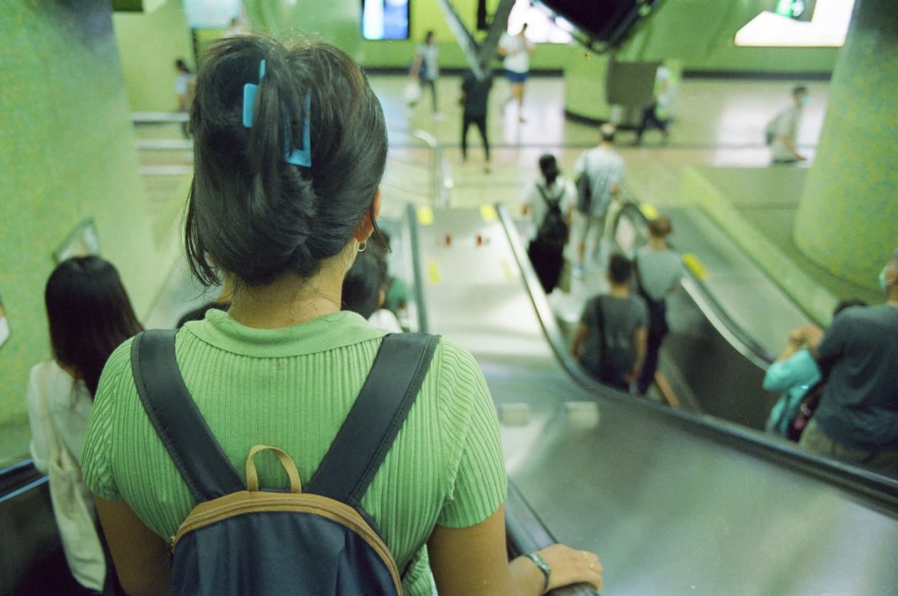 6 - metro escalator