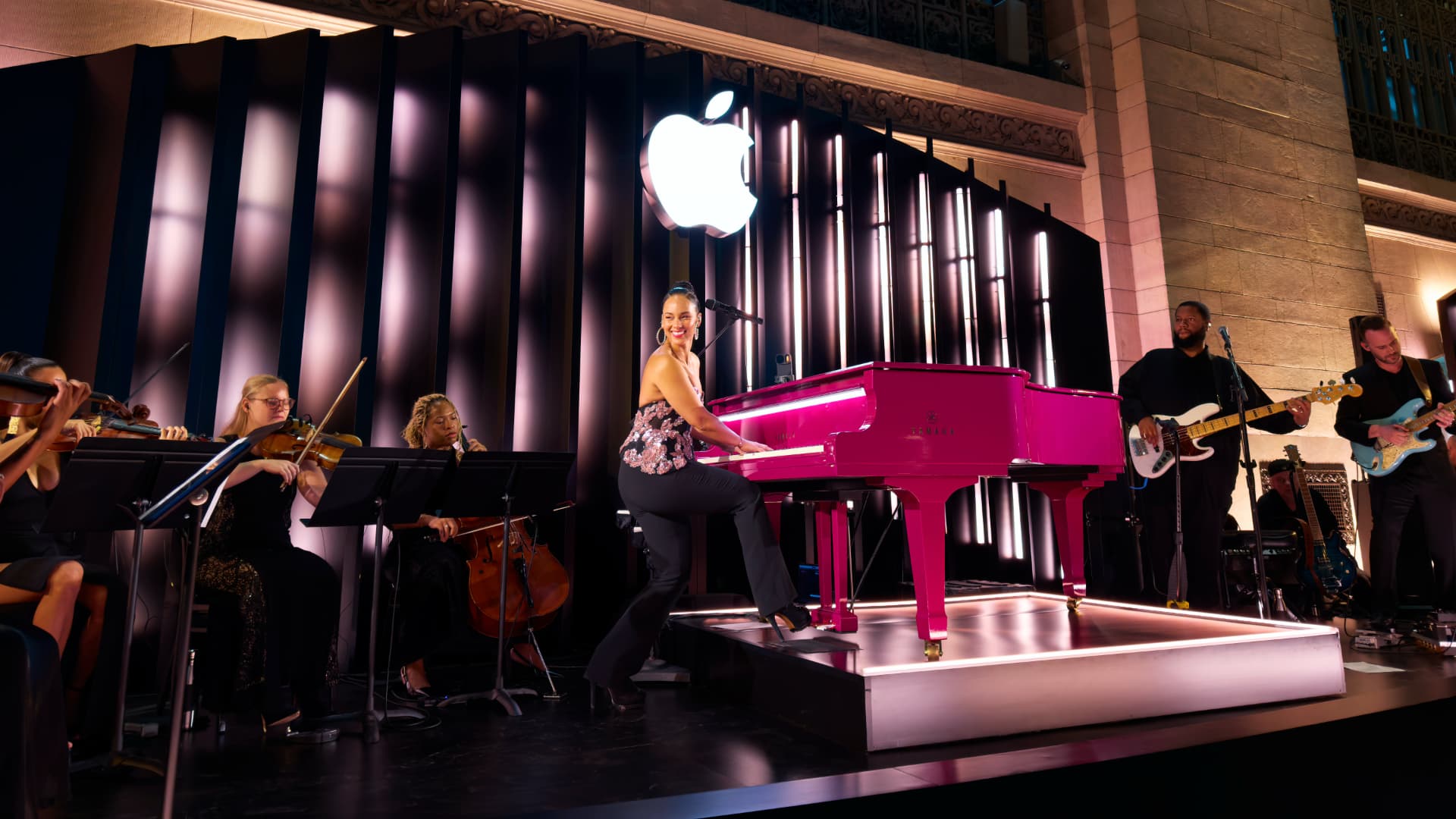 Apple-50-year-anniversary-New-York-Alicia-Keys-01-1