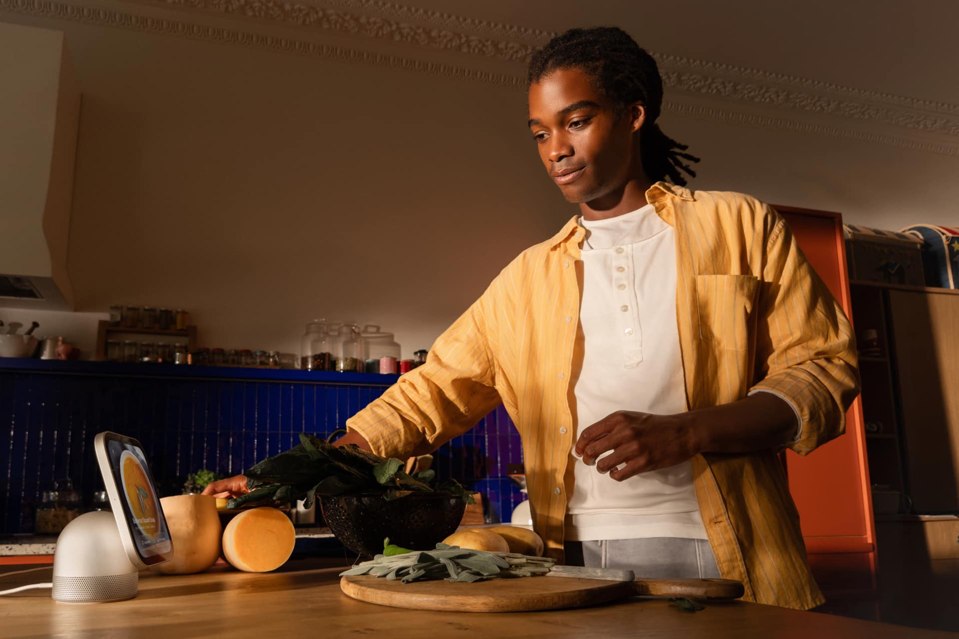 Apple-HomeView-lifestyle-kitchen-261013