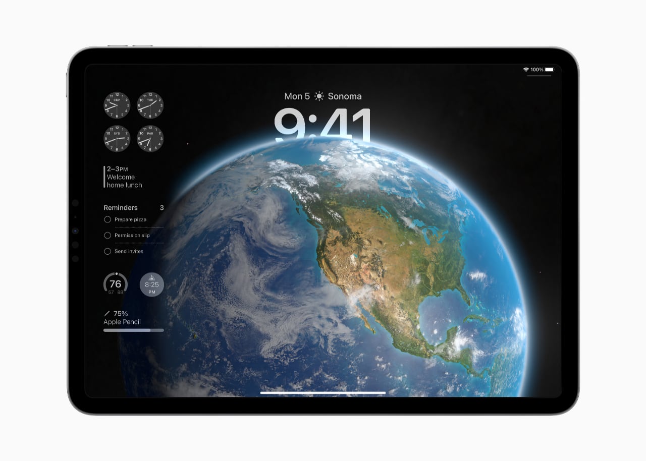 Apple-WWDC23-iPadOS-17-Lock-Screen-Earth-with-widgets-230605