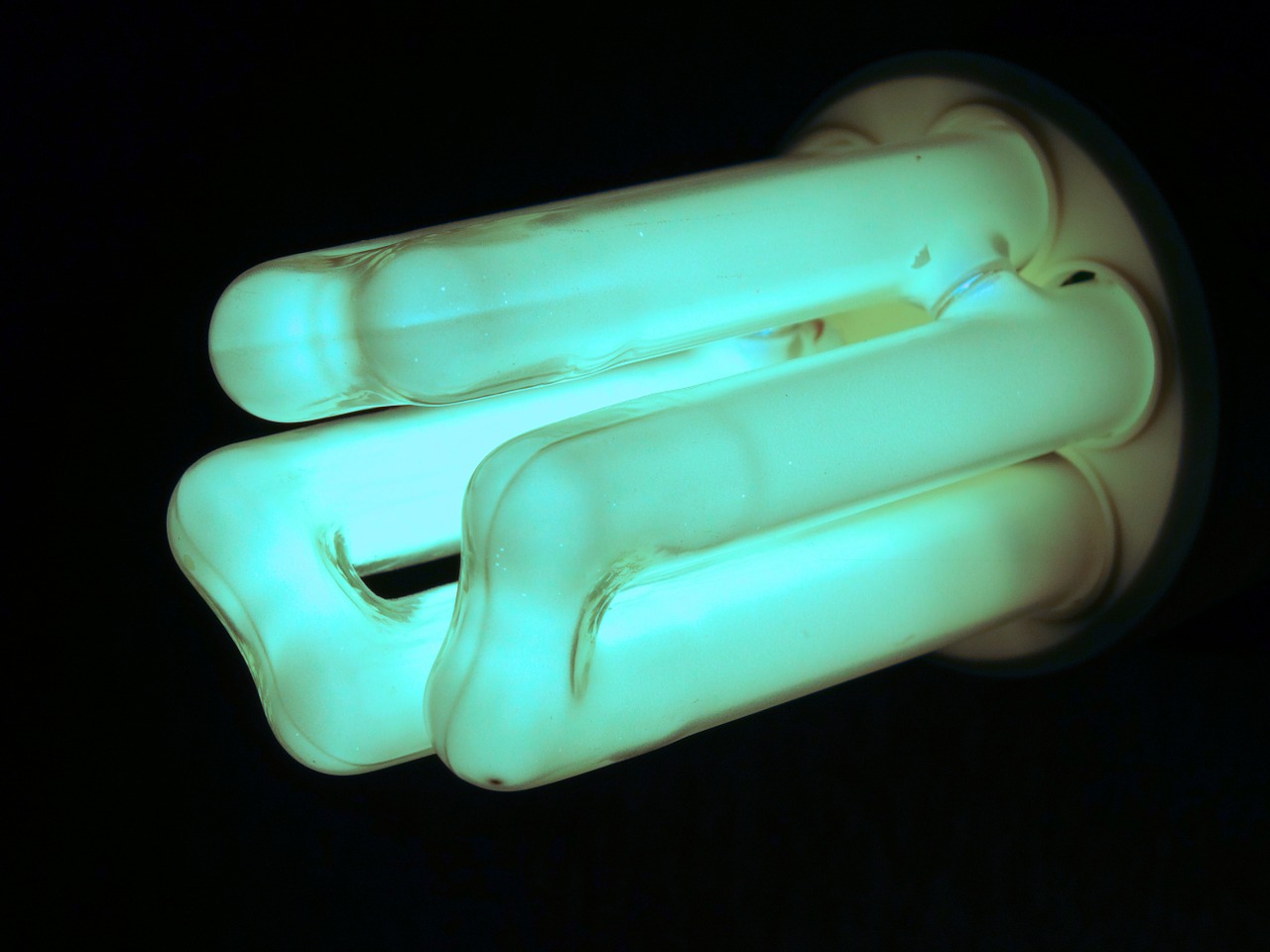 Compact fluorescent lamps use exactly the same technology as a full size tube, and can be used in similar ways