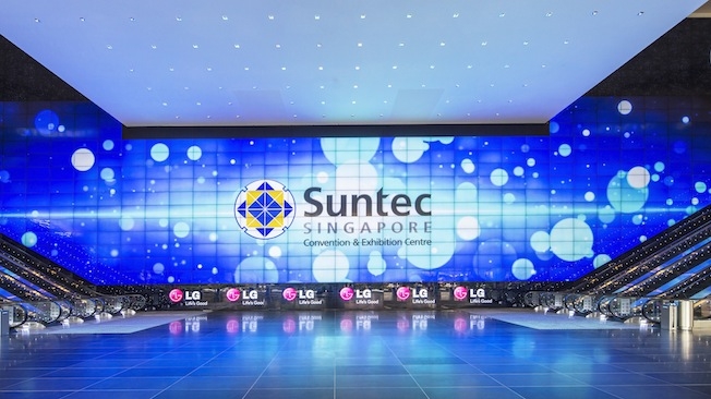 The full 96,000 x 23,760 display © Suntec Singapore