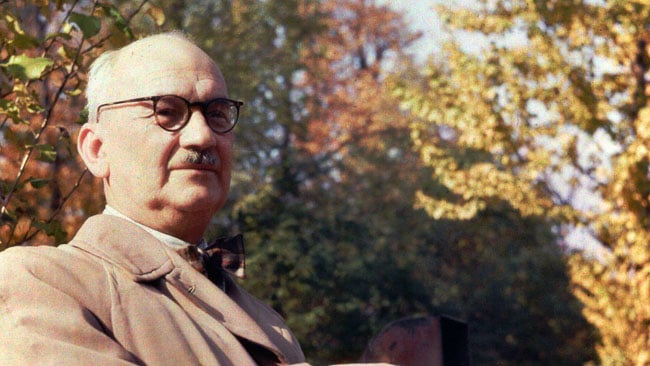 1956_Dufaycolor_photo_of_Polish_physicist_Wojciech_Rubinowicz_by_Wikipedia_user_Szczebrzeszynski.jpg