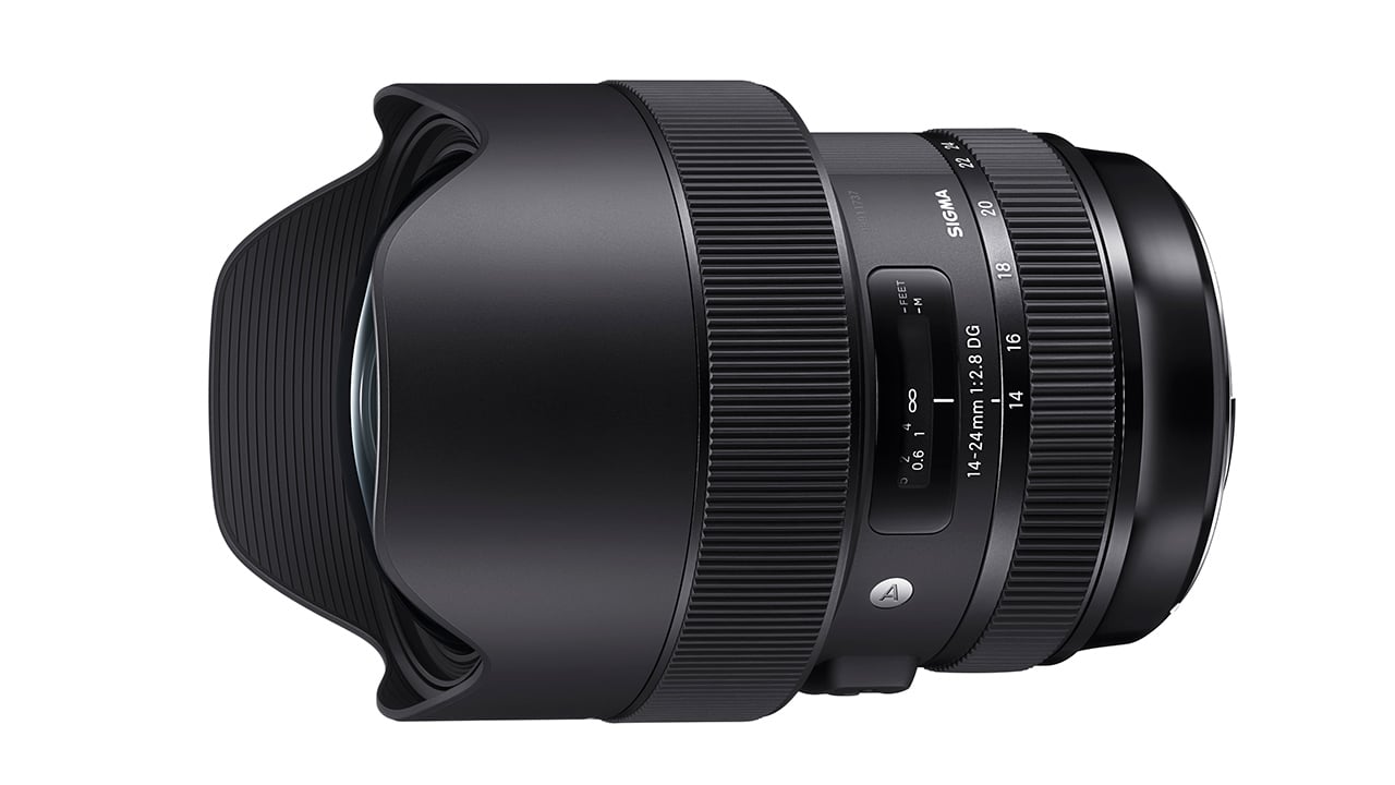 Sigma's ultra wide angle Art lens with "zero distortion"