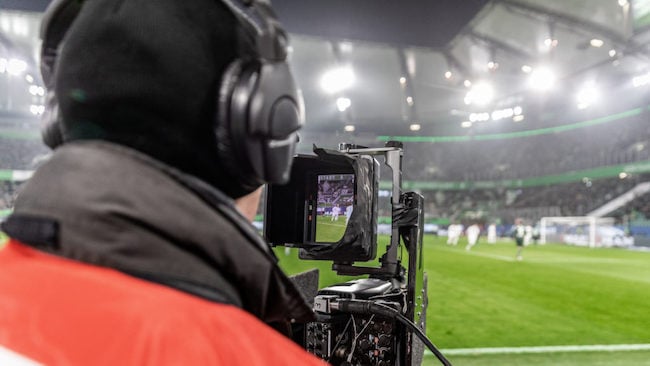 Wide screen action, vertical capture DFL