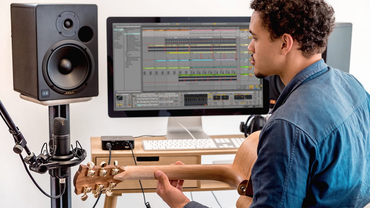 Studio quality recording at a home recording price - the RØDE AI-1 RØDE