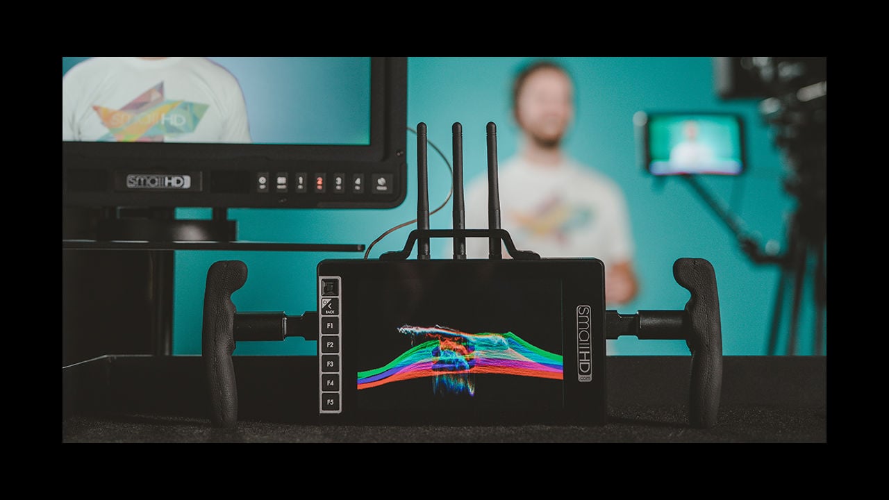 Monitor wirelessly from up to 100 metres away SmallHD