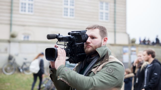 Comfortable on the shoulder: the Sony PXW-X400 Sony
