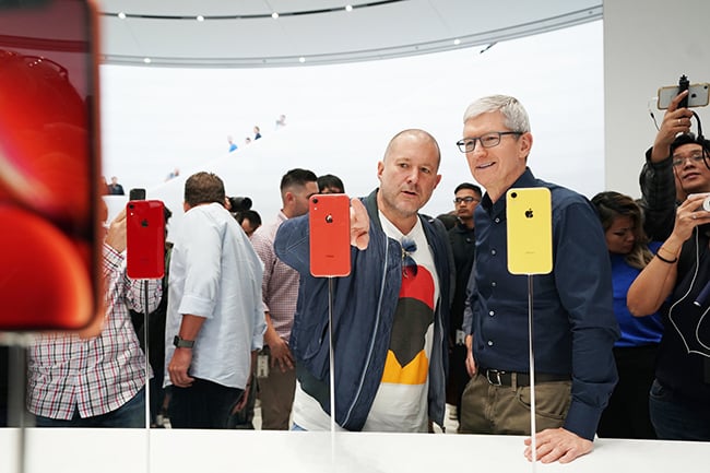 Apple-keynote-Tim-Cook-and-Jony-Ive-iPhone-XR-09122018.jpg