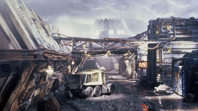 In_this_behind-the-scenes_shot_the_colony_miniature_built_for_Aliens_looks_like_a_good_miniature.jpg