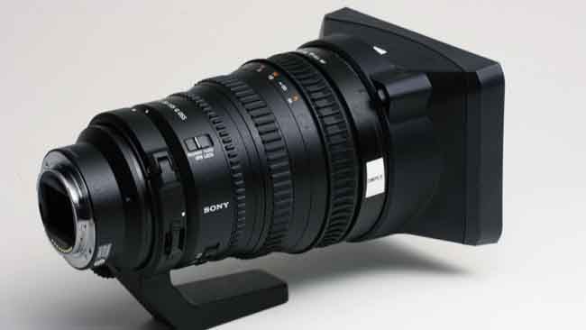 Lenses such as Sony's SELP28135G pack a lot of capability into a small, affordable package using servo-controlled lens elements