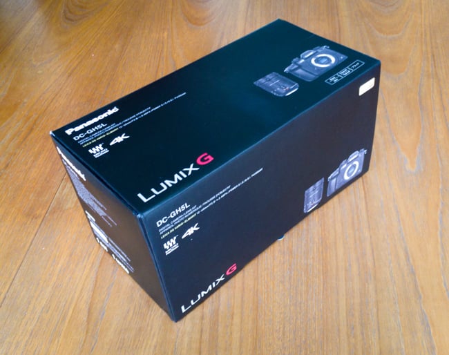 Panasonic_GH5_Unboxing-1.jpg