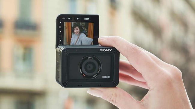 Камеры с выдвижным экраном. Sony rx0 II. Sony rx0 II (DSC-rx0m2). Экшен камера Sony rx0. Sony DSC-rx0.