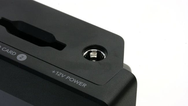 The_Video_Assist_takes_Canon-style_DSLR_batteries_or_12V_DC_handily_it_can_charge_the_batteries_from_the_DC_input.JPG