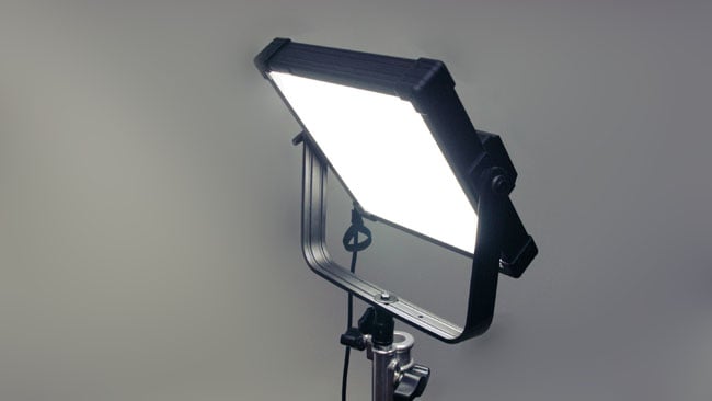 Without_the_external_softbox_the_Z400S_is_smaller_but_still_evenly_diffused._Adding_diffusion_directly_to_the_front_of_this_light_wont_make_it_softer_-_only_dimmer.jpg