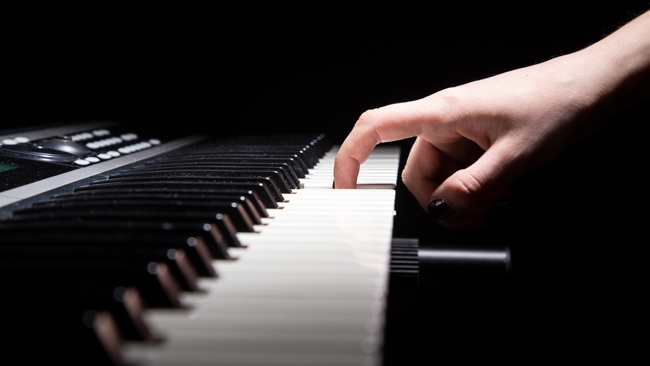 Keyboard graphic by www.shutterstock.com Shutterstock / RedShark Sound