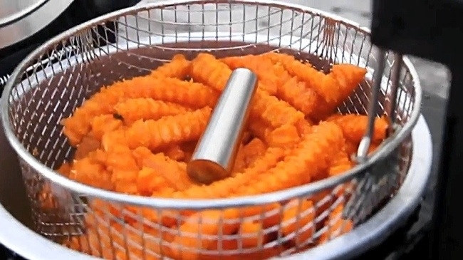 LaCie XtremKey in deep-fat fryer LaCie