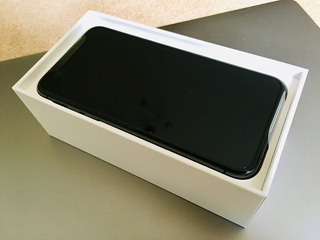 iPhone Xs Impressions inner box.jpg