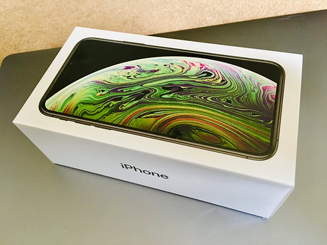 iPhone Xs Impressions outer box.jpg