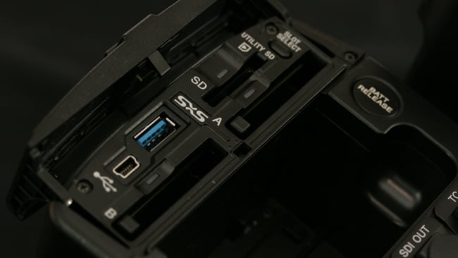 rsn_PXW-X180_card_slots_and_USB_IO.JPG