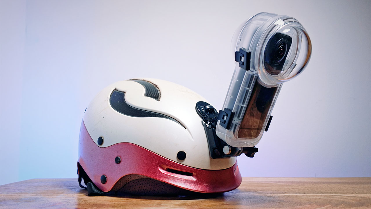 Insta360-X4-helmet-mounting