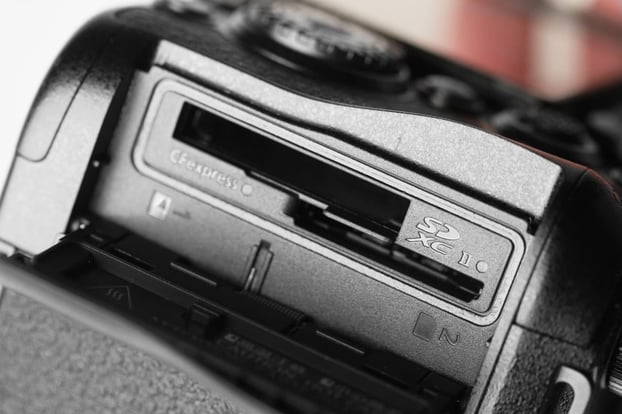 Lumix S1 IIE card slots
