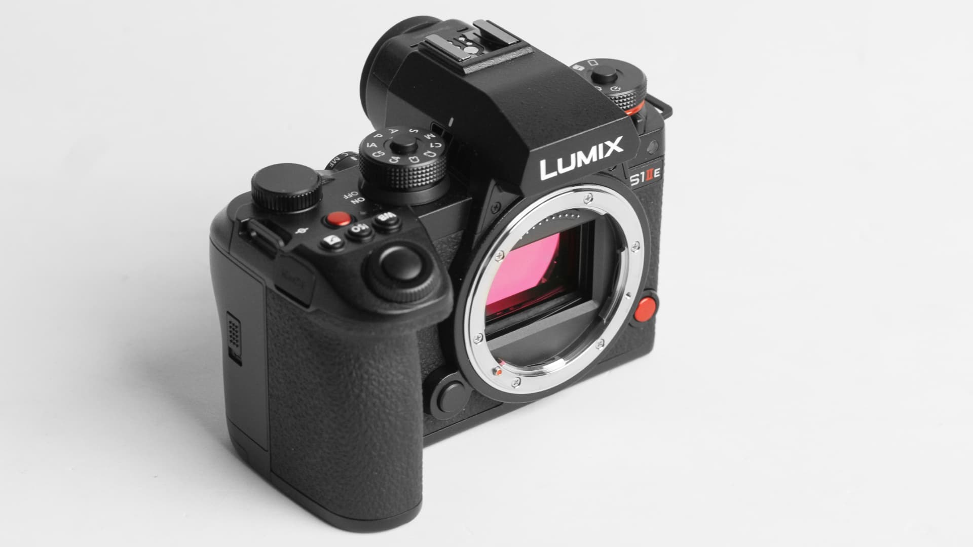 Lumix S1 IIE main 2