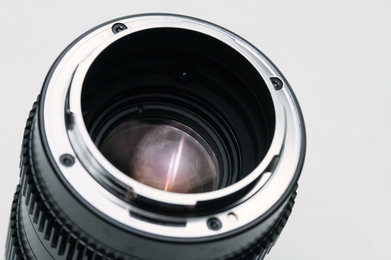 The_Speed_Panchro_designs_on_which_the_SP3s_are_based_were_originally_intended_for_much_deeper_mounts,_which_might_explain_why_there_s_so_much_space_inside_this_L_mount