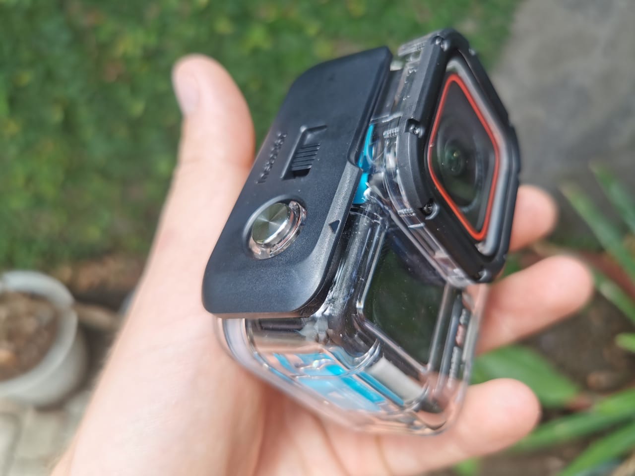 insta 360 ace diving mounting
