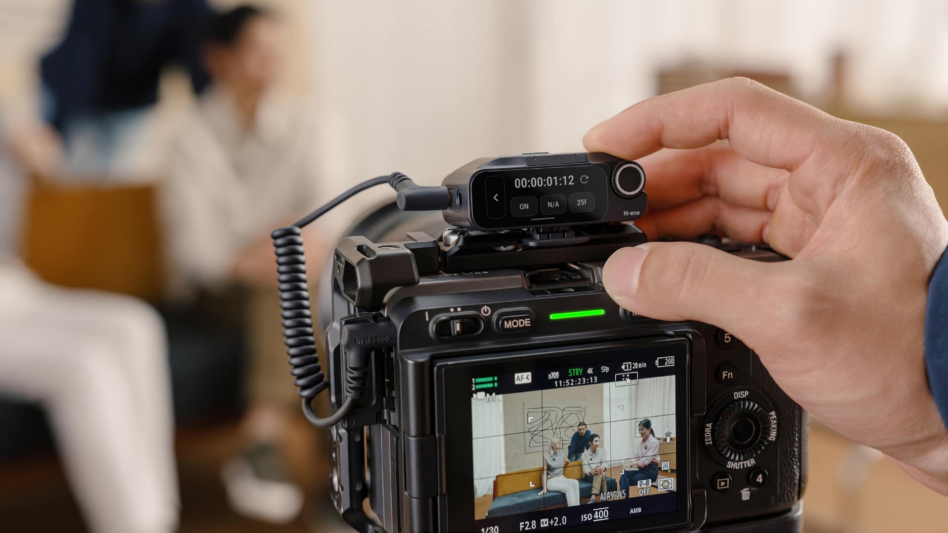 Insta360 Mic Pro receiver showing timecode sync via TCXO oscillator for multi-camera production