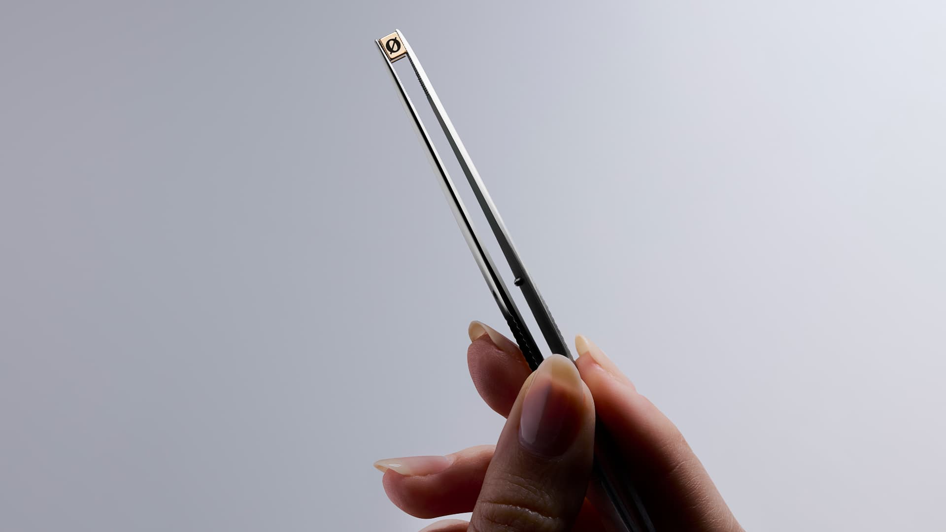 Sonaura MEMS microphone tech held in tweasers