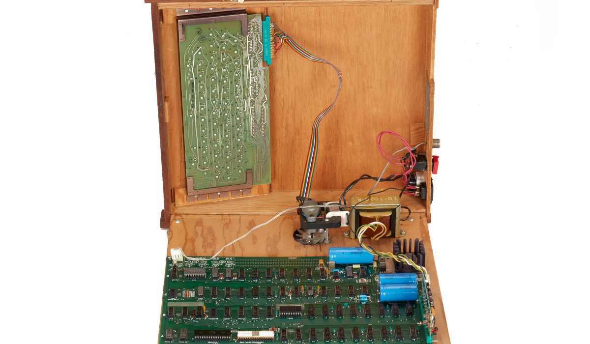 Apple-1 internals.