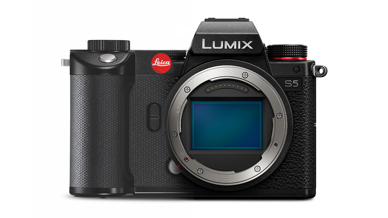 Leica SL2-S crossed with LUMIX S5. Image: Leica and Panasonic.