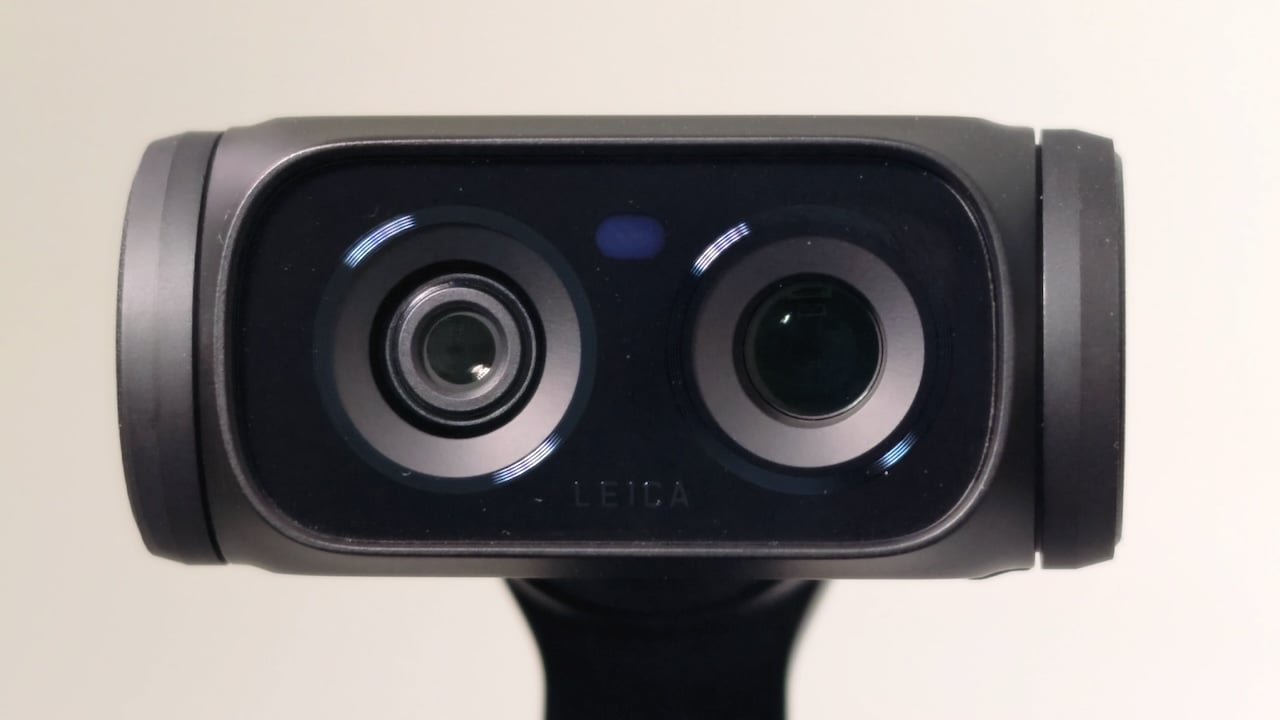 The Luna Ultra's twin camera system