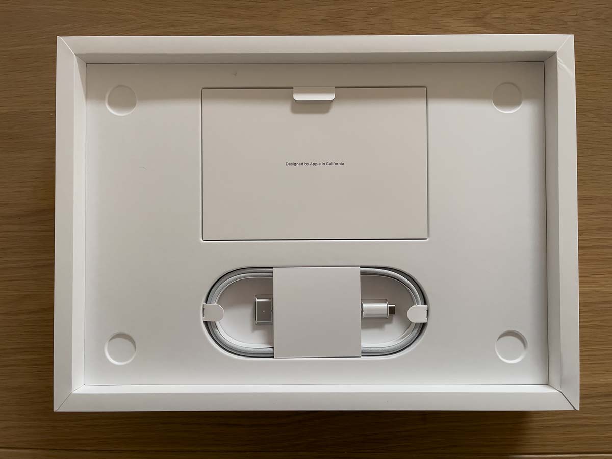 Apple M1 Max packaging