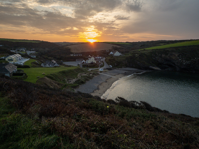 Sunrise taken with iPhone XS. Image: Copyright Simon Wyndham