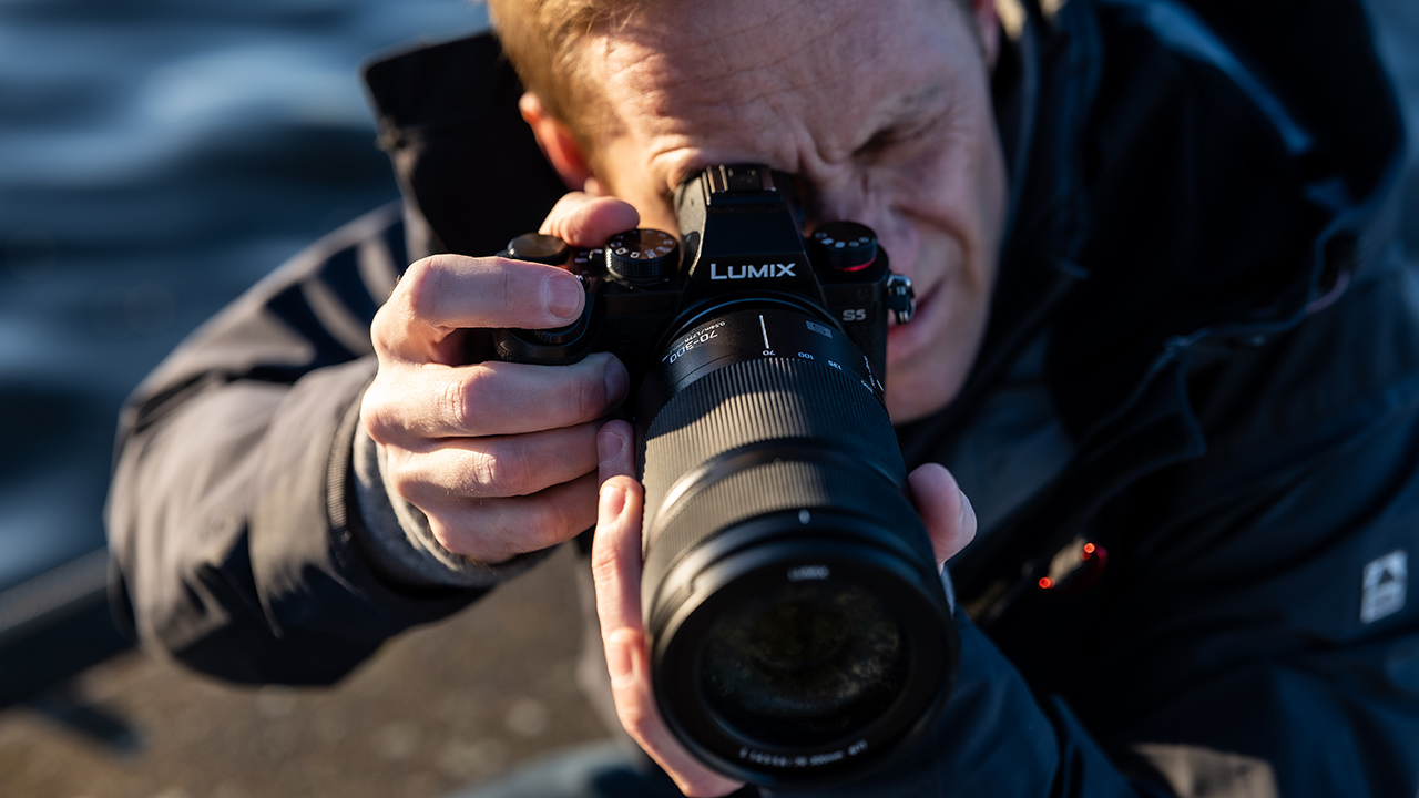 The Panasonic LUMIX S 70-300mm f/4-5.6 MACRO O.I.S lens in action. Image: Joakim Odelberg.