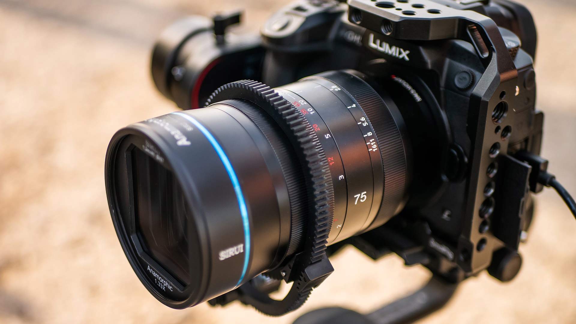 The SIRUI 75mm F1.8 1.33x anamorphic lens. Image: Sirui.