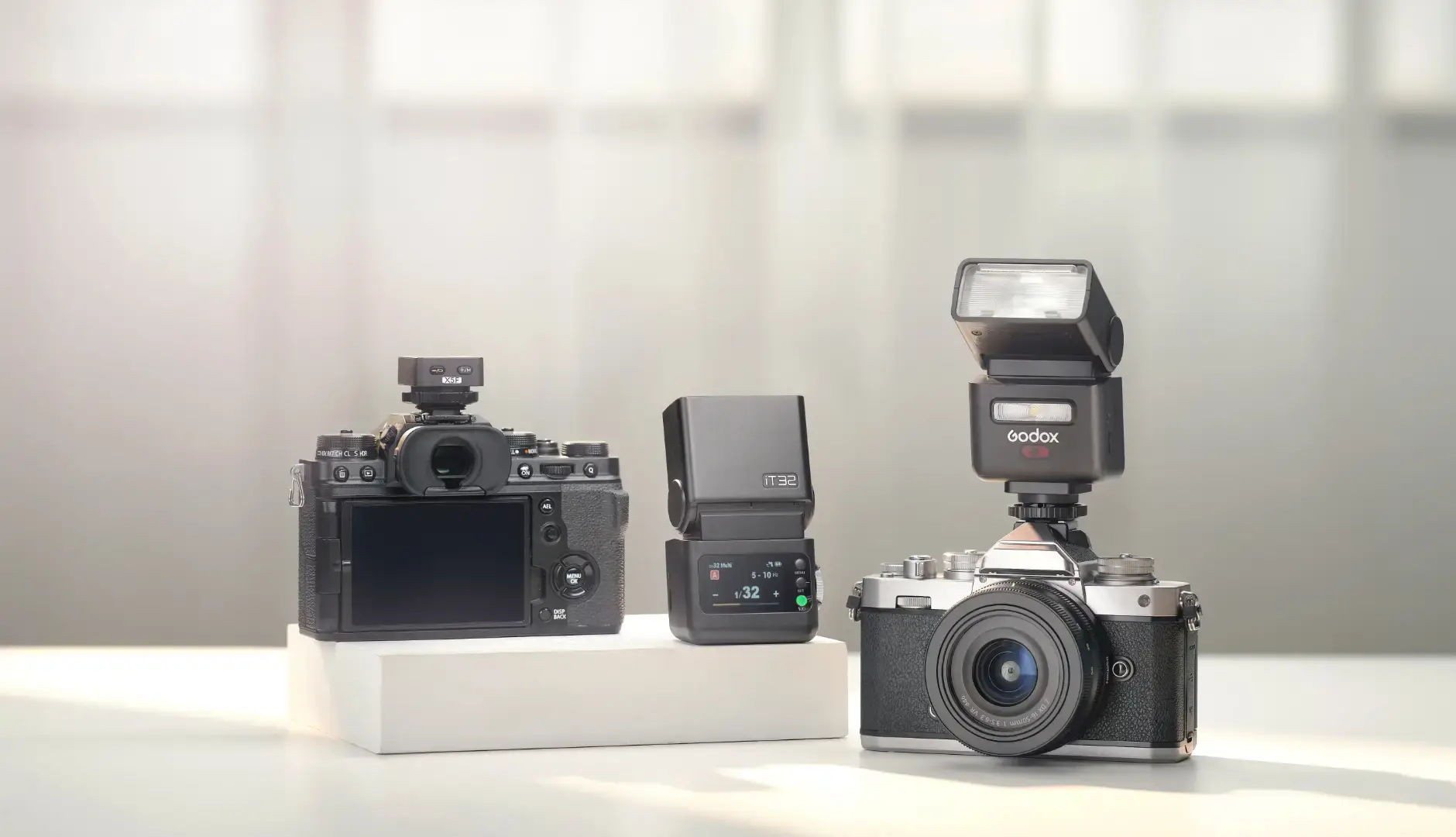 The new modular iT32 iFlash Camera Flash & X5 TTL Wireless Flash Trigger 