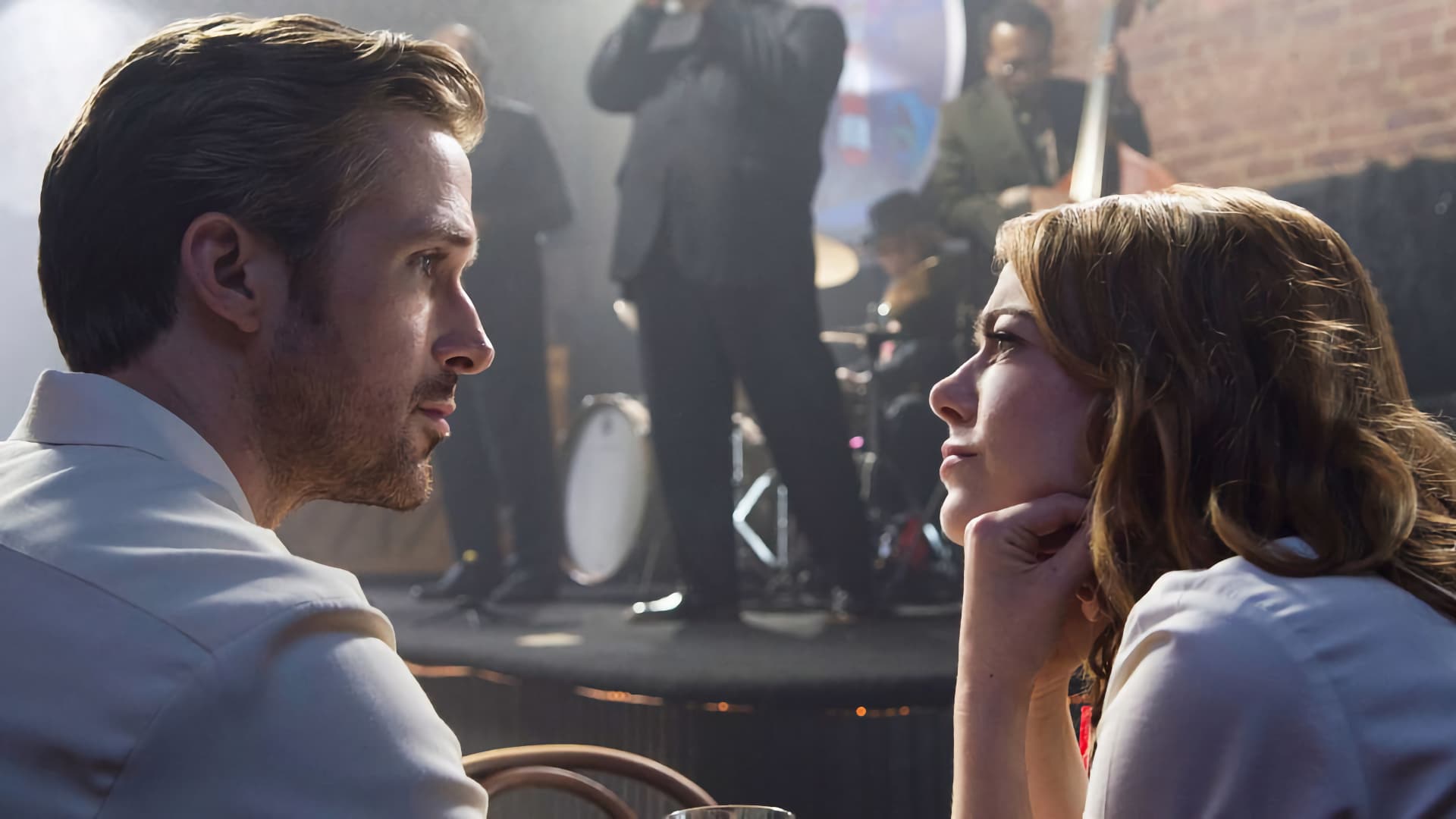 Ryan Gosling and Emma Stone popping out of the background in La La Land. Pic: Lionsgate